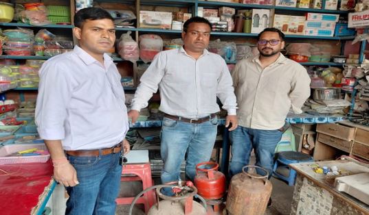 हल्द्वानी: बनभूलपुरा में मारा छापा, 3 लोगों को अवैध रूप से गैस रिफिलिंग करते पकड़ा