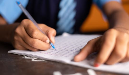 हरिद्वार- उत्तराखंड बोर्ड परीक्षा में फिर पकड़े गए फर्जी दो युवतियां