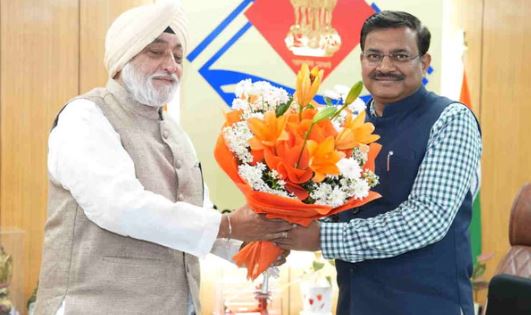 चमोली- 23 मई 2026 को खुलेंगे हेमकुंड साहिब के कपाट, ट्रस्ट के अध्यक्ष ने की मुख्य सचिव आनंदवर्धन से मुलाकात