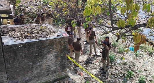 देहरादून- चुना भट्टा के पास मिली महिला की लाश, सूचना मिलते ही मौके पर पहुंची पुलिस जांच में जुटी