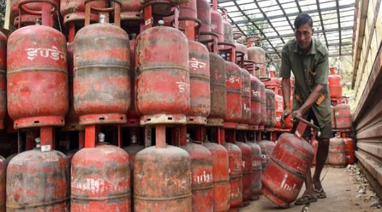 एलपीजी गैस बुकिंग: गैस बुकिंग के लिए जारी हुआ ये नया नंबर, मिस्ड कॉल से सिलिंडर होगा बुक, तुरंत नोट कर लें