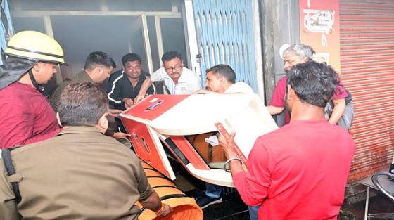 हल्द्वानी- द कूर्मांचल नगर सहकारी बैंक में शॉर्ट सर्किट से धधकी आग, रिकॉर्ड रूम के कागजात जले