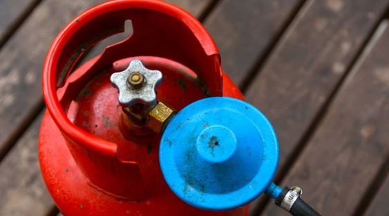 प्रवासी मजदूरों और हॉस्टल के छात्रों को मिलेगा 5 किलो का गैस सिलिंडर, कॉमर्शियल पर भी बड़ा अपडेट