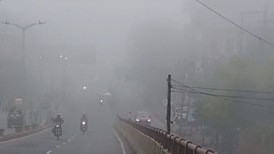 दिल्ली-एनसीआर में कोहरा- बारिश से बढ़ी ठंड, राजधानी में 14℃ दर्ज हुआ पारा, आज भी बादल 