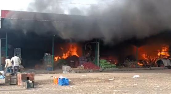देहरादून: निरंजनपुर मंडी में 3 दुकानों में लगी आग, शॉर्ट सर्किट वजह आई सामने