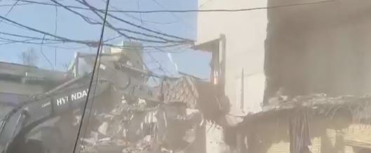 महाकाल मंदिर के पास 16 अवैध भवनों पर चला बुलडोजर, बेगमबाग में बड़ी कार्रवाई