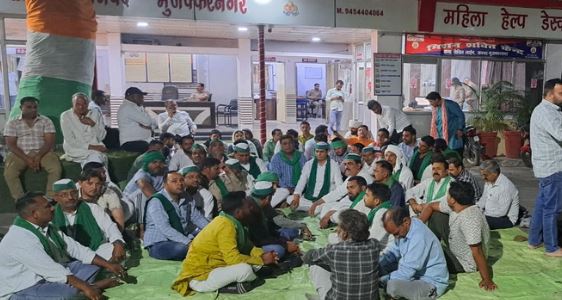 टिकैत की गिरफ्तारी पर मुजफ्फरनगर में भड़का गुस्सा, कार्यकर्ताओं ने घेर लिए थाने