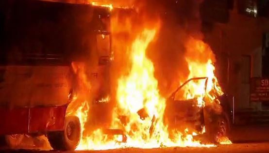 बड़ी दुर्घटना- आंध्र प्रदेश में हादसा, 14 लोगों की मौत, कई लोग जिंदा जले