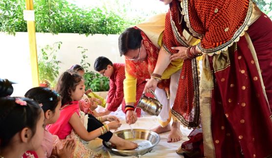 देहरादून- मुख्यमंत्री ने सीएम आवास में किया कन्या पूजन, की खुशहाली की कामना