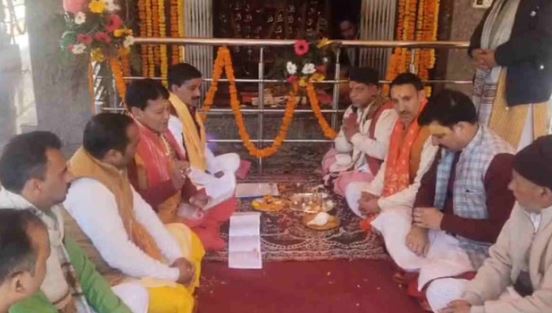 उत्तरकाशी- अक्षय तृतीया पर खुलेंगे यमुनोत्री धाम के कपाट, मंदिर समिति की अगुवाई में निकाला गया शुभ मुहूर्त