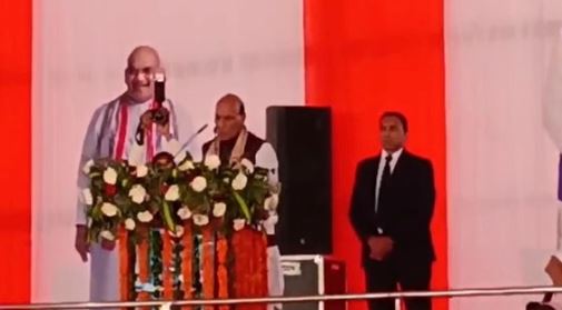  हल्द्वानी- रक्षा मंत्री की जनसभा: CM धामी को कहा धाकड़ नहीं धुरंधर धामी, विकास और सख्ती के लिए थपठापाई पीठ