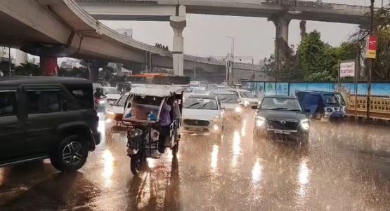 Weather यूपी: आज बढ़ेगी बादलों की सक्रियता, पड़ेंगी फुहारें, जारी रहेगा पारे में उतार-चढ़ाव