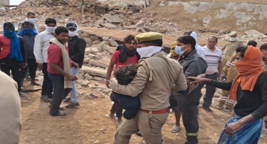 प्रयागराज में हादसा- अमोनिया गैस टैंक फटने से कोल्ड स्टोरेज धराशायी, कई मजदूर दबे