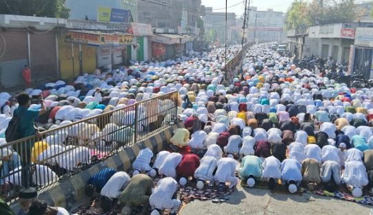 गुस्सा: ईद पर शिया समुदाय नहीं पहनेगा नए कपड़े, पुराने कपड़ों में पढ़ेंगे नमाज