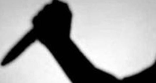 चमोली- पहले पत्नी और बेटे पर धारदार हथियार से हमला, गांव से दूर पेड़ पर रस्सी से लटका मिला पति का शव