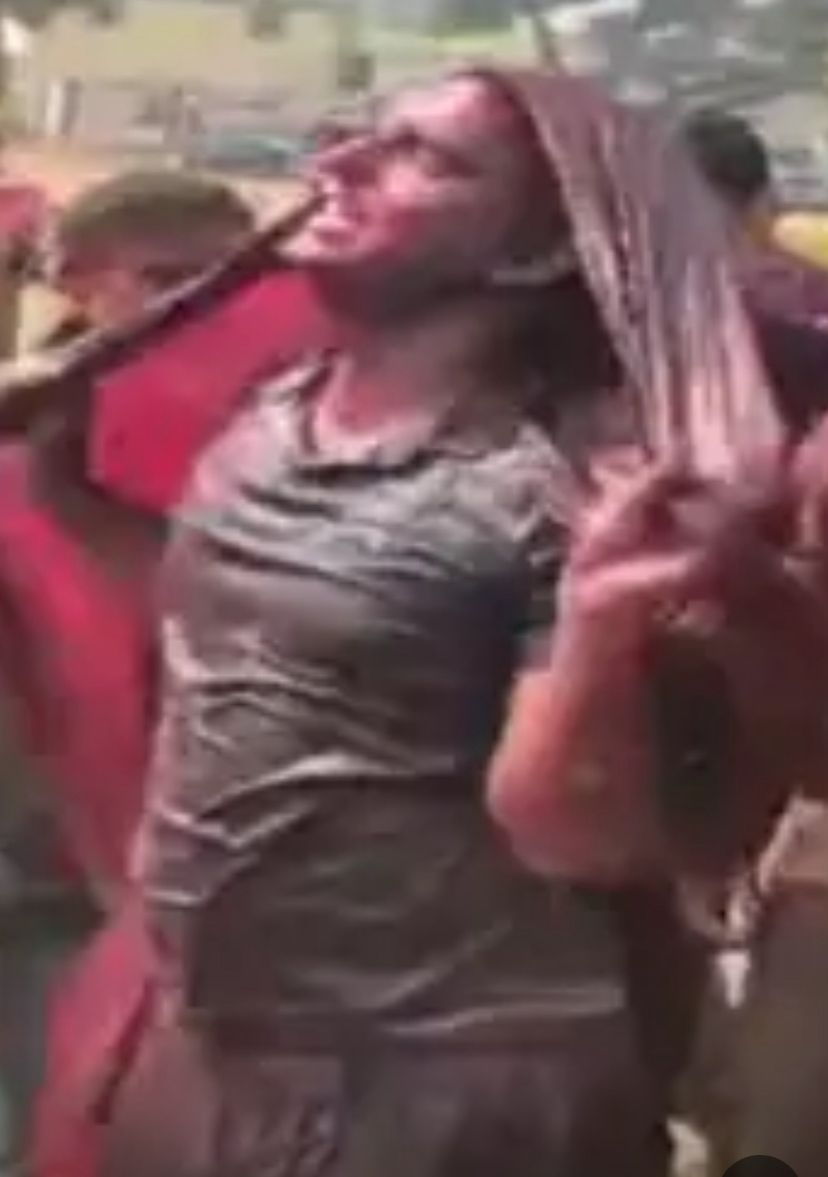 Shahjahanpur: Second dayPolice Celebrate Holi ASP Dances with Chunari on Head