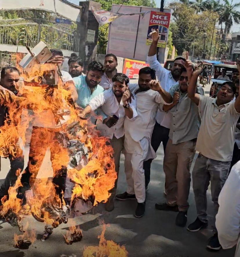 Youth Congress Protest Vandalism of Martyrs’ Statues