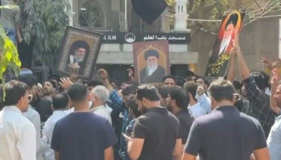 दिल्ली: जामियानगर के ओखला विहार में अमेरिका और इस्राइल के खिलाफ नारेबाजी, भारी पुलिस बल तैनात