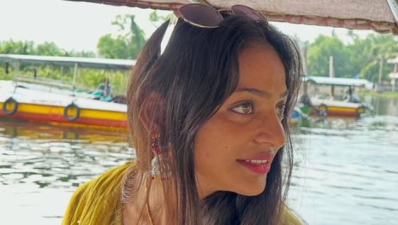 महाकुंभ की वायरल गर्ल मोनालिसा ने डायरेक्टर पर लगाए गंभीर आरोप, बोलीं- ‘वो घटिया आदमी, फिल्म के नाम पर…