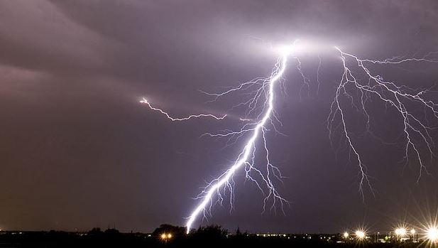 मौसम ने बदला मिजाज- आंधी-बारिश से कई राज्यों में गिरा तापमान, वज्रपात और तेज हवाओं से अलर्ट जारी