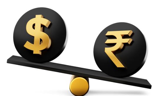 डॉलर के मुकाबले रुपया निचले स्तर पर, शेयर बाजार में भी गिरावट,69 पैसे टूटकर 92.18 पर पहुंचा