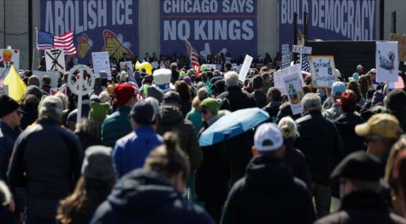 अमेरिका में ‘नो किंग्स’ प्रदर्शन- ट्रंप की नीति, महंगाई और ईरान युद्ध के खिलाफ सड़कों पर उतरे लाखों लोग