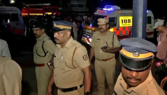 बंद कमरे से मिली 5 लाशें, इलाज के लिए कोच्चि आया था पूरा परिवार