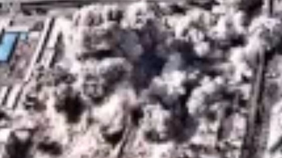 Oil Depot Attack: ईरान के कई तेल डिपो पर अमेरिका और इस्राइल का हमला, तेहरान में धुएं और आग से दहशत