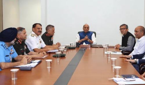 भारत हाई अलर्ट पर- बढ़ते वैश्विक तनाव के बीच रक्षा तैयारियों की समीक्षा, राजनाथ सिंह की अहम बैठक