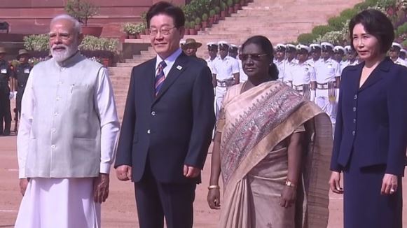 India Visit: राष्ट्रपति भवन में कोरियाई मेहमानों का स्वागत, राजघाट जाकर महात्मा गांधी को श्रद्धांजलि