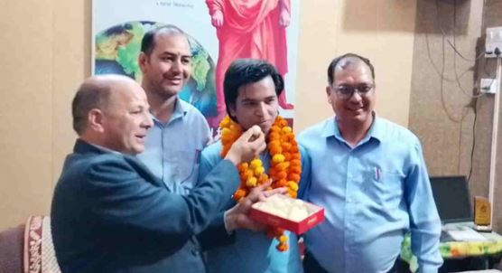 उत्तराखंड बोर्ड- बाइक स्पेयर पार्ट की दुकान पर काम करते हैं पिता, बेटे ने खामोशी से की मेहनत, दिखाया दम