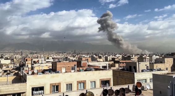 ईरान ने खारिज किया ट्रंप का अंदरूनी मतभेद का दावा, ड्रोन हमले के बाद कुवैत एयरपोर्ट में लगी आग