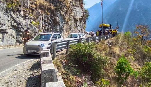 2026 चारधाम यात्रा: हाईवे पर रात को वाहनों का संचालन रहेगा प्रतिबंधित, आयुक्त गढ़वाल ने जारी किए आदेश