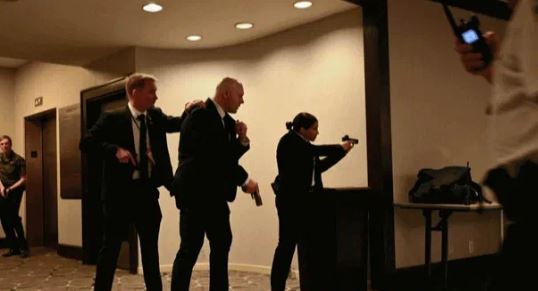 ट्रंप की सुरक्षा में चूक, रात्रिभोज में चलीं गोलियां, सुरक्षित निकाले गए अमेरिकी राष्ट्रपति