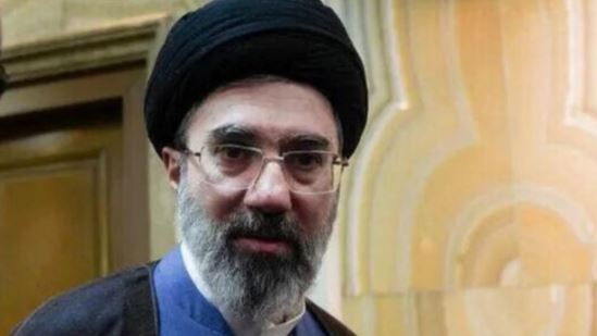 बड़ा दावा: अमेरिका-इस्राइल हमले का डर? चिट्ठियों के जरिए ईरानी शासन से संपर्क कर रहे सुप्रीम लीडर