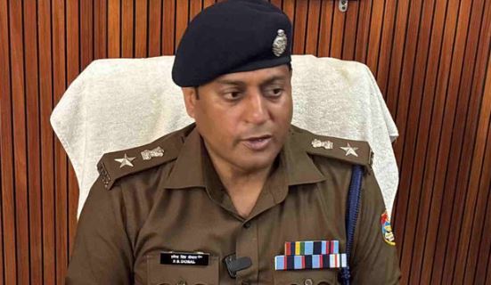 देहरादून- देर रात तक छलक रहे थे जाम: बार बंद कराने पहुंची पुलिस तो सामने आ गए आईजी, डंडा लेकर खुद पहुंचे कप्तान