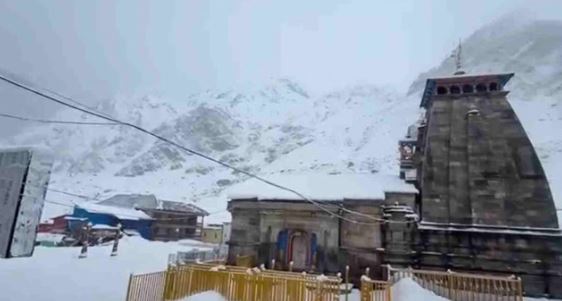 केदारनाथ में बर्फबारी- केदारनाथ धाम में हुई बर्फबारी, उत्तराखंड में आज तूफान और ओलावृष्टि की चेतावनी