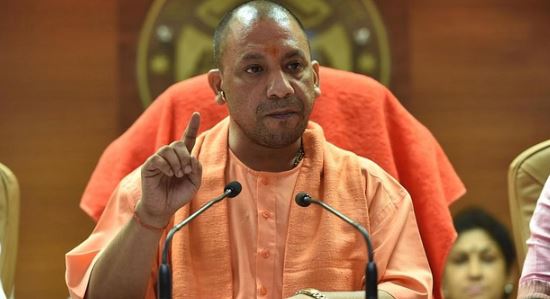 सरकार का सख्त एक्शन, देवरिया के एसडीएम विपिन कुमार द्विवेदी निलंबित, एक आम आदमी से हुई थी बहस