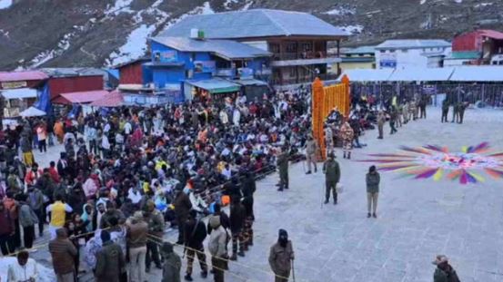 देहरादून: DM ने संभाली कमान, देर शाम धाम पहुंचकर की समीक्षा बैठक, यात्रा व्यवस्थाओं का लिया फीडबैक