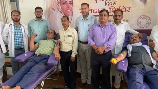 अयोध्या- रक्तदान शिविर में 128 रक्तदाताओं ने किया रक्तदान
