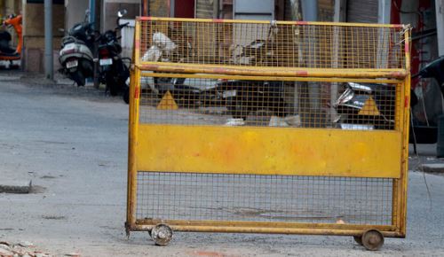 पत्नी से छेड़खानी का विरोध करने पर ट्रांसपोर्टर पति पर हमला, जमकर की पिटाई