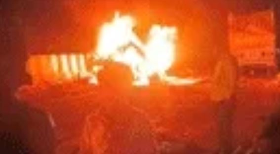 भीषण हादसा: ट्रक समेत चार वाहन आपस में टकराए, बोलेरो में लगी आग, दुर्घटना में 11 लोगों की मौत