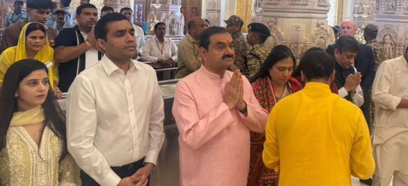 अयोध्या: उद्योगपति गौतम अडानी ने परिवार सहित किए रामलला के दर्शन, बोले- ये भावुक करने वाला क्षण