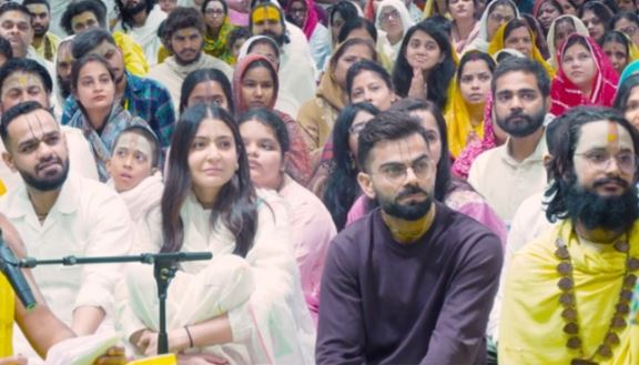 वृंदावन पहुंचे विराट-अनुष्का-  प्रेमानंद महाराज के आश्रम में लिया आशीर्वाद, आध्यात्मिक बातचीत में लिया हिस्सा