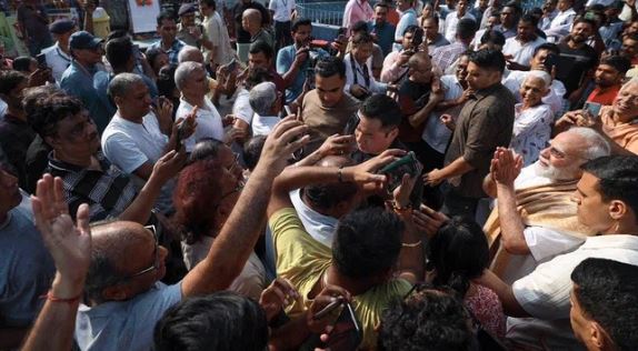 Modi:- ‘हर बंगाली के मन में गंगा की खास जगह’, PM मोदी ने हुगली में नौका विहार करते हुए साझा की तस्वीरें..