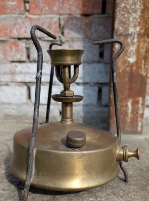 दिल्ली- गैस सिलिंडर की कमी से लौटा स्टोव का जमाना, मांग के चलते कीमत बढ़ी,पलायन ने पकड़ी रफ्तार