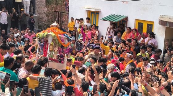 ऊखीमठ- ओंकारेश्वर मंदिर से धाम के लिए रवाना हुई बाबा केदार की उत्सव डोली