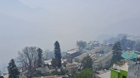 उत्तराखंड मौसम: पहाड़ों में बूंदाबांदी से मैदान में गिरा पारा, आज भी ओलावृष्टि और तूफान की चेतावनी