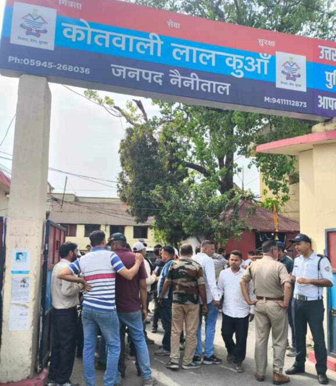 लालकुआं- तौल विवाद में इंचार्ज की पिटाई के बाद बवाल, 11 गेट बंद