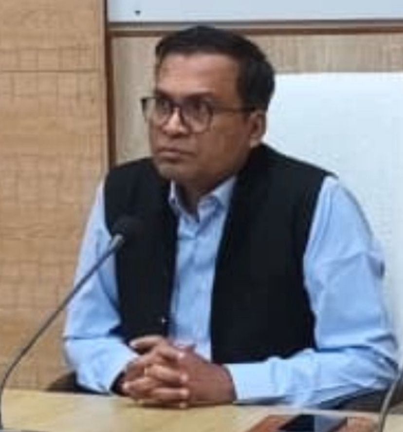 शाहजहांपुर- एक्शन में जिलाधिकारी,तक्षशिला सहित चार स्कूलों को नोटिस ज़ारी हुआ